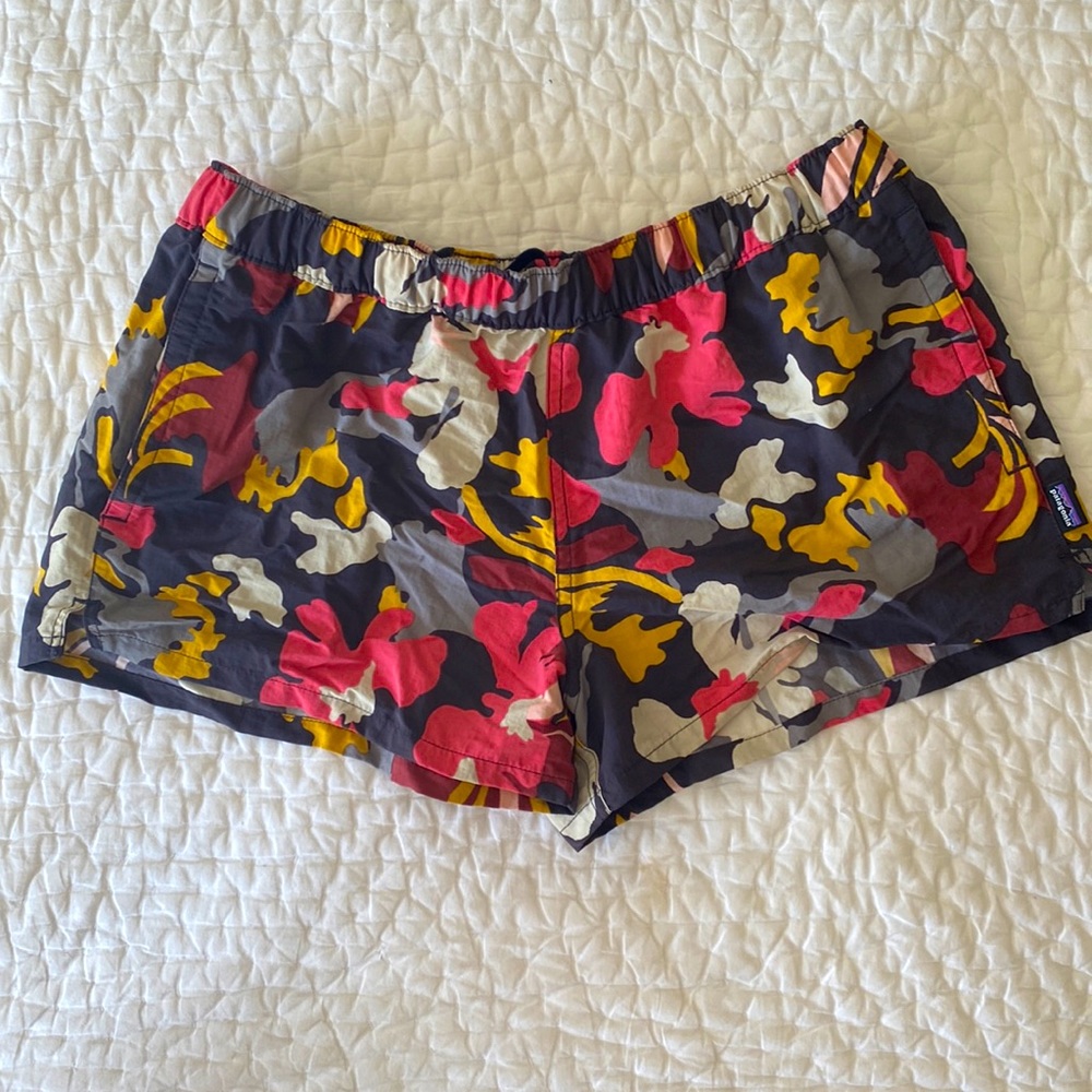 Patigonia | Women's Barely Baggies Shorts - 2 1/2" | floral print | size medium